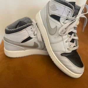 Nike Air Jordan 1 mid